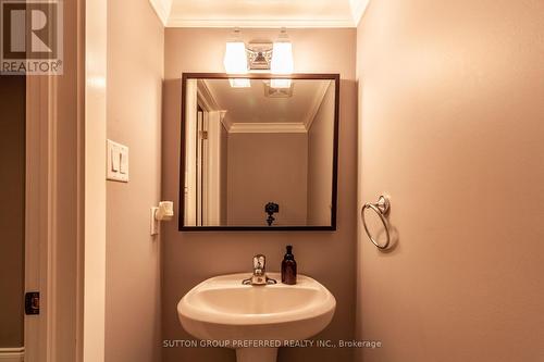 1190 Silverfox Drive, London North (North S), ON - Indoor Photo Showing Bathroom