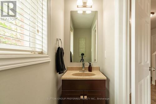 1190 Silverfox Drive, London North (North S), ON - Indoor Photo Showing Bathroom