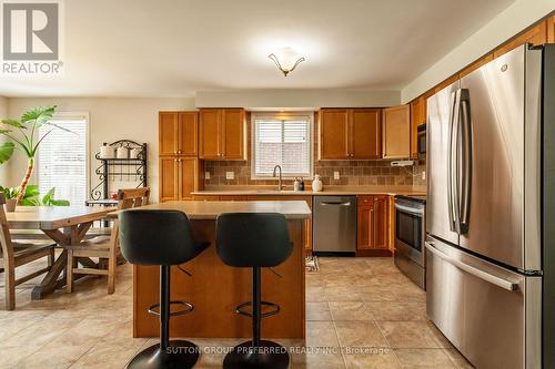 1190 Silverfox Drive, London North (North S), ON - Indoor Photo Showing Kitchen
