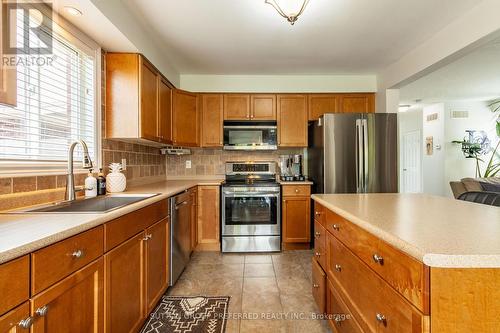 1190 Silverfox Drive, London North (North S), ON - Indoor Photo Showing Kitchen