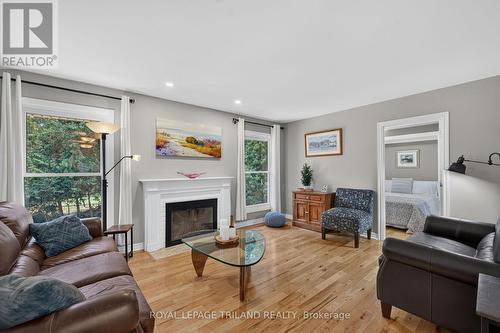 10 Plymouth Avenue, London North (North O), ON - Indoor Photo Showing Living Room With Fireplace