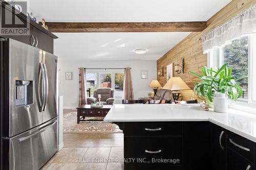 1975 Royal Crescent, London East (East I), ON - Indoor Photo Showing Kitchen