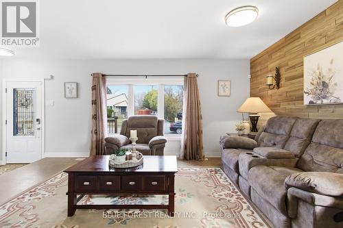 1975 Royal Crescent, London East (East I), ON - Indoor Photo Showing Living Room