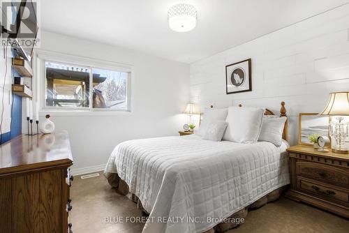 1975 Royal Crescent, London East (East I), ON - Indoor Photo Showing Bedroom