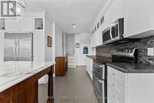 233 Catherine Street, Pembroke, ON - Indoor Photo Showing Kitchen With Upgraded Kitchen
