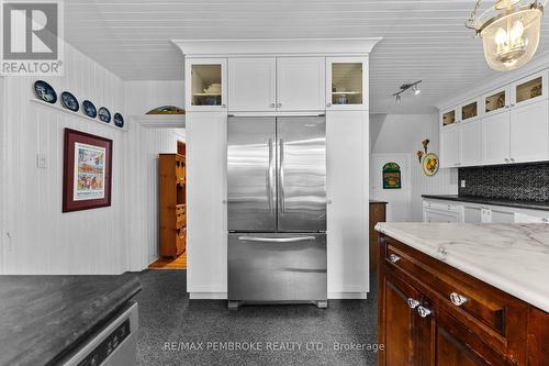 233 Catherine Street, Pembroke, ON - Indoor Photo Showing Kitchen