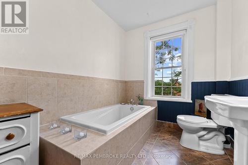 233 Catherine Street, Pembroke, ON - Indoor Photo Showing Bathroom