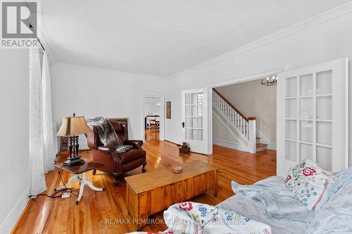 233 Catherine Street, Pembroke, ON - Indoor Photo Showing Living Room