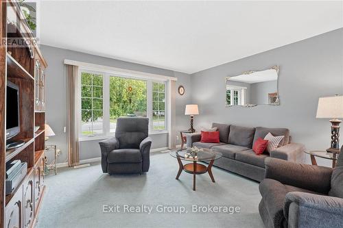 197 Chatterton Valley Crescent, Quinte West (Sidney Ward), ON - Indoor Photo Showing Living Room