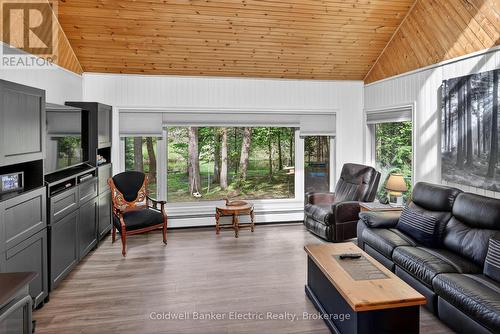 44 Lean Drive, North Kawartha, ON - Indoor Photo Showing Living Room