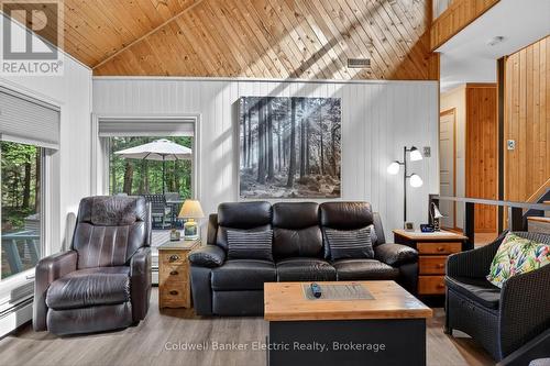 44 Lean Drive, North Kawartha, ON - Indoor Photo Showing Living Room