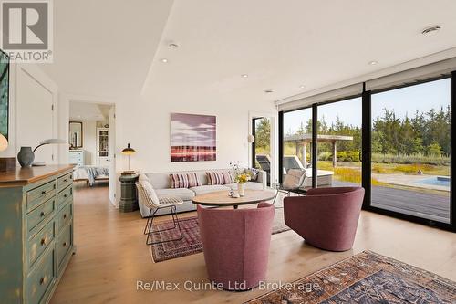 446 Fish Lake Road, Prince Edward County (Sophiasburgh), ON - Indoor Photo Showing Living Room