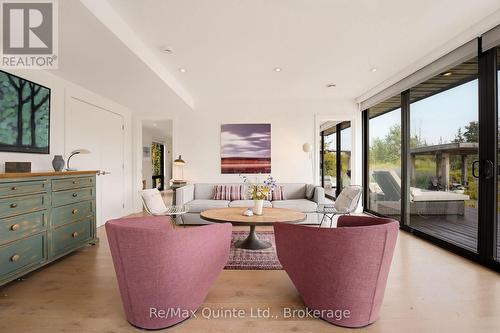 446 Fish Lake Road, Prince Edward County (Sophiasburgh), ON - Indoor Photo Showing Living Room