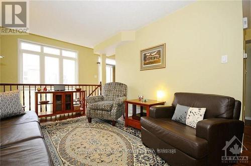 220 Freedom Private, Ottawa, ON - Indoor Photo Showing Living Room