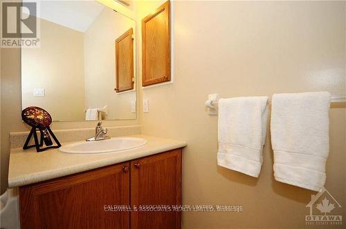 220 Freedom Private, Ottawa, ON - Indoor Photo Showing Bathroom