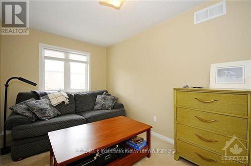 220 Freedom Private, Ottawa, ON - Indoor Photo Showing Living Room