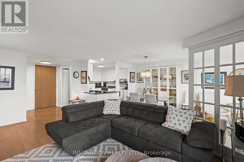 1001 - 960 Teron Road, Ottawa, ON - Indoor Photo Showing Living Room