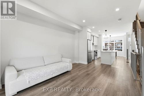 19 Markle Crescent, Hamilton (Ancaster), ON - Indoor