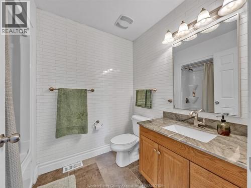 952 Banwell, Windsor, ON - Indoor Photo Showing Bathroom