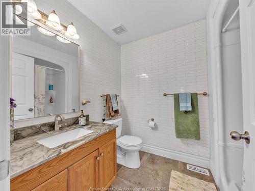 952 Banwell, Windsor, ON - Indoor Photo Showing Bathroom