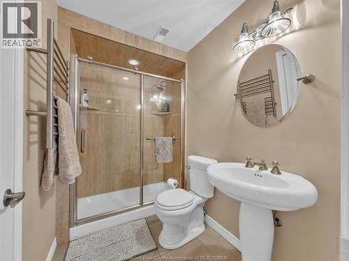 952 Banwell, Windsor, ON - Indoor Photo Showing Bathroom
