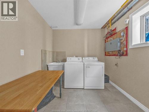 952 Banwell, Windsor, ON - Indoor Photo Showing Laundry Room