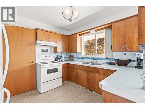 1603 43Rd Avenue, Vernon, BC - Indoor Photo Showing Kitchen With Double Sink