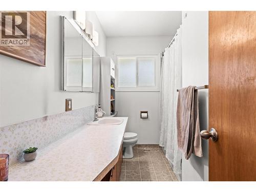 Main Level- Bathroom - 1603 43Rd Avenue, Vernon, BC - Indoor Photo Showing Bathroom