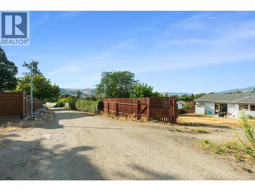 2004 29Th Crescent Crescent, Vernon, BC - Outdoor