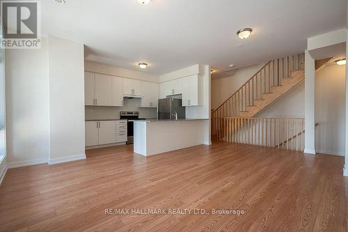 12 Dandara Gate Se, Vaughan, ON - Indoor Photo Showing Kitchen