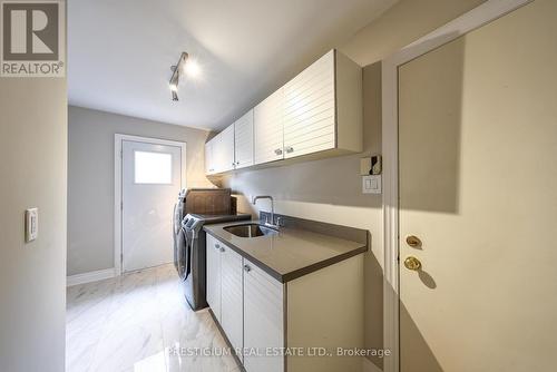 61 Addington Square, Markham, ON - Indoor Photo Showing Kitchen