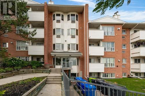 B08 - 126 Bell Farm Road, Barrie, ON - Outdoor With Facade