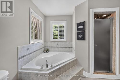 35 Bloom Crescent, Barrie, ON - Indoor Photo Showing Bathroom