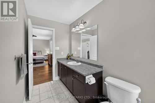 35 Bloom Crescent, Barrie, ON - Indoor Photo Showing Bathroom