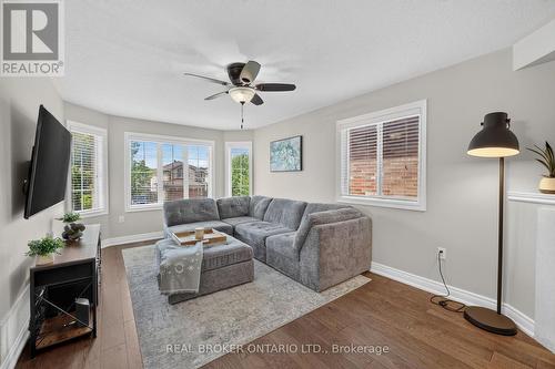 35 Bloom Crescent, Barrie, ON - Indoor Photo Showing Living Room