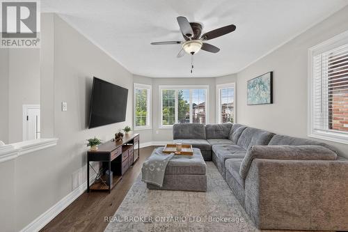 35 Bloom Crescent, Barrie, ON - Indoor Photo Showing Living Room