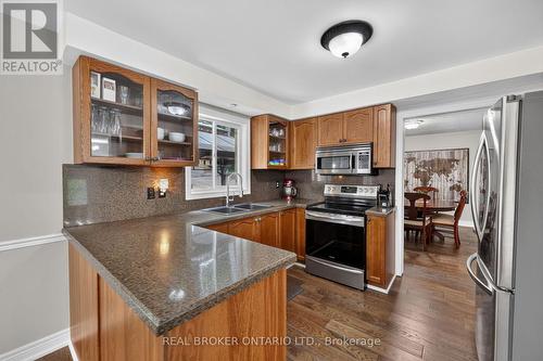 35 Bloom Crescent, Barrie, ON - Indoor Photo Showing Kitchen With Double Sink