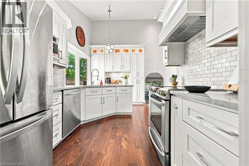 2086 Cavendish Drive, Burlington, ON - Indoor Photo Showing Kitchen With Upgraded Kitchen