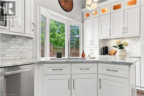 2086 Cavendish Drive, Burlington, ON - Indoor Photo Showing Kitchen