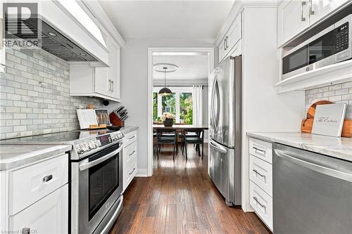 2086 Cavendish Drive, Burlington, ON - Indoor Photo Showing Kitchen
