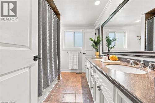 2086 Cavendish Drive, Burlington, ON - Indoor Photo Showing Bathroom