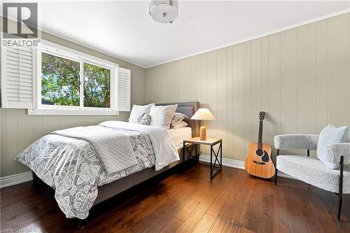 2086 Cavendish Drive, Burlington, ON - Indoor Photo Showing Bedroom
