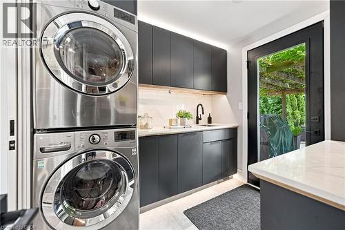 2086 Cavendish Drive, Burlington, ON - Indoor Photo Showing Laundry Room