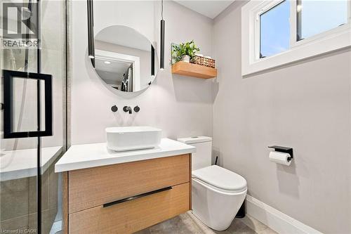 2086 Cavendish Drive, Burlington, ON - Indoor Photo Showing Bathroom