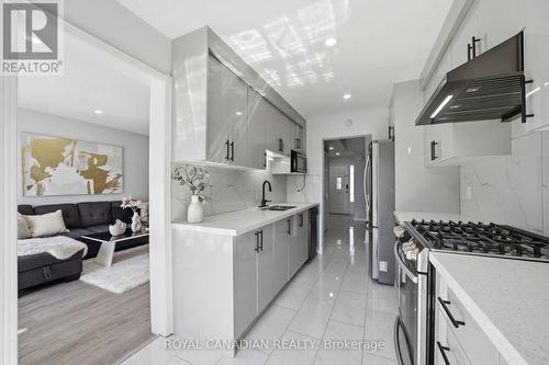 3 Gilmore Drive, Brampton, ON - Indoor Photo Showing Kitchen With Upgraded Kitchen