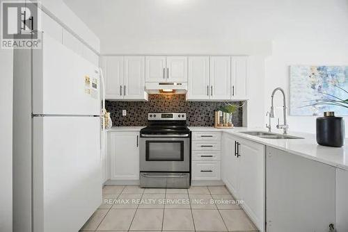 75 Wilmont Court, Brampton, ON - Indoor Photo Showing Kitchen With Double Sink