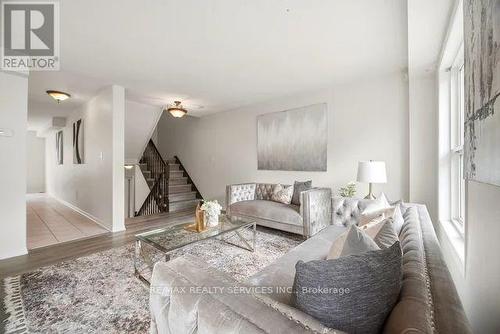 75 Wilmont Court, Brampton, ON - Indoor Photo Showing Living Room