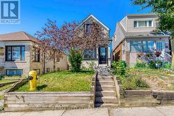 286 GILBERT AVENUE Toronto, ON M6E 4W7