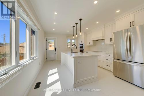 286 Gilbert Avenue, Toronto, ON - Indoor Photo Showing Kitchen With Upgraded Kitchen