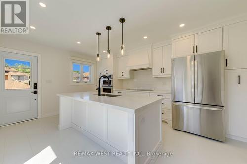 286 Gilbert Avenue, Toronto, ON - Indoor Photo Showing Kitchen